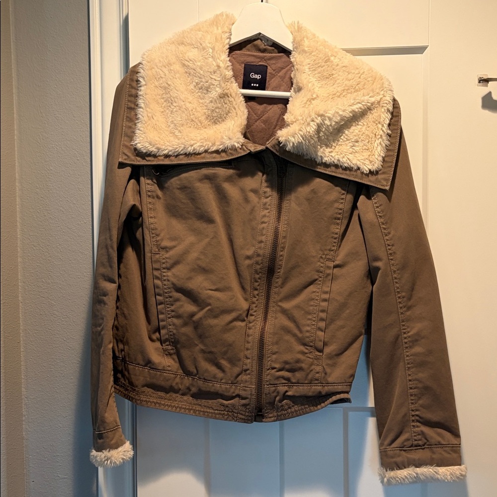 GAP Women's Tan Bomber Jacket with Cream Fur Trim